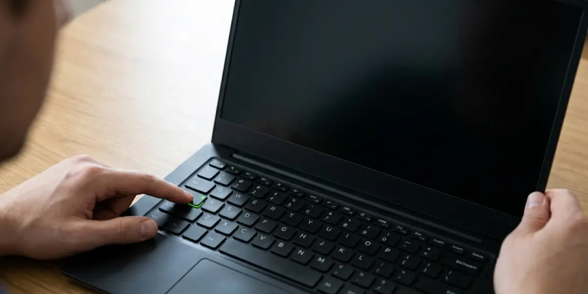 How to Fix a Laptop Screen Going Black Randomly, Step by Step